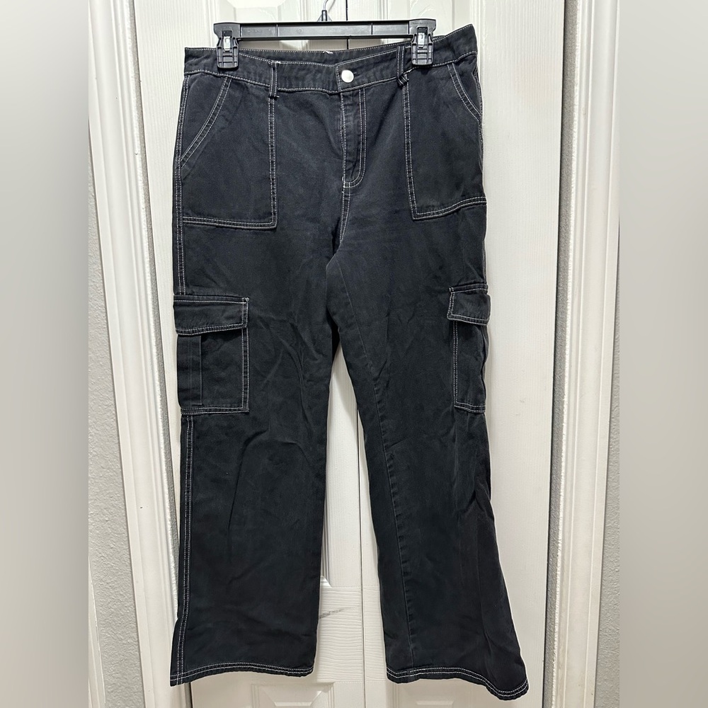 Men's‎ Dark Cargo Pants with Contrast Stitching